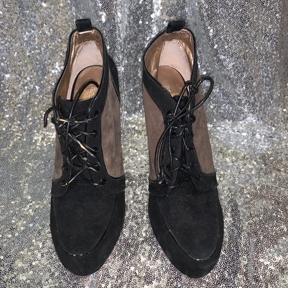 BCBG two tone ankle booties! - Picture 2 of 3